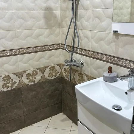 Centre Apartment, Metro, Netflix And Wi-fi Апартамент София