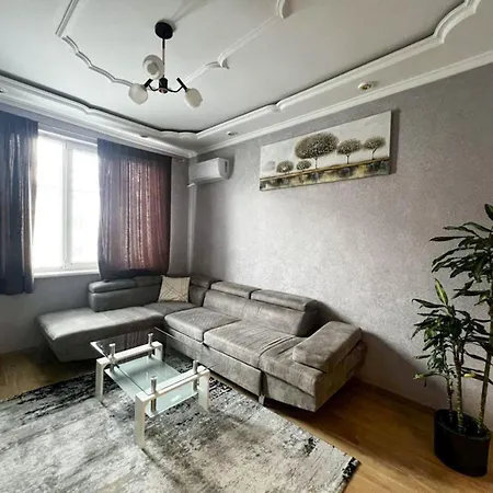 Centre Apartment, Metro, Netflix And Wi-fi Апартамент София