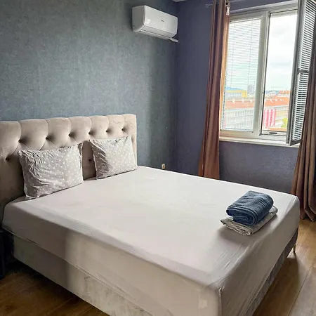 Centre Apartment, Metro, Netflix And Wi-fi София