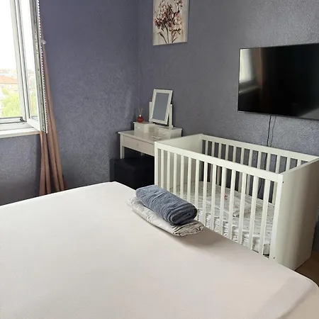 Centre Apartment, Metro, Netflix And Wi-fi Lejlighed *